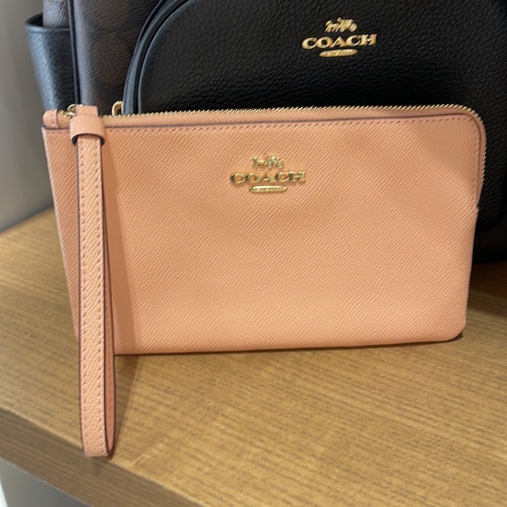 Coach Large Corner Zip Wristlet
IM/Faded Blush - Picture 10 of 16